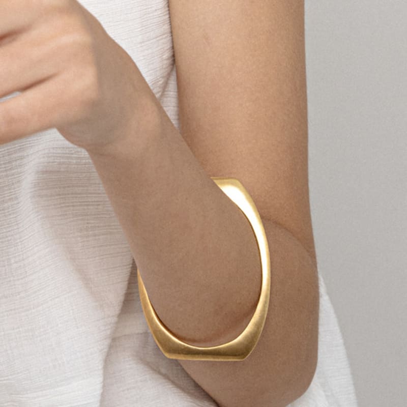 Ahndronico square bangle