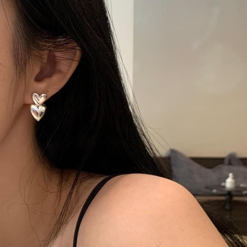 Simple Heart Stud Earrings for Women: Fashionable and Versatile, Perfect for Every Style and Personality