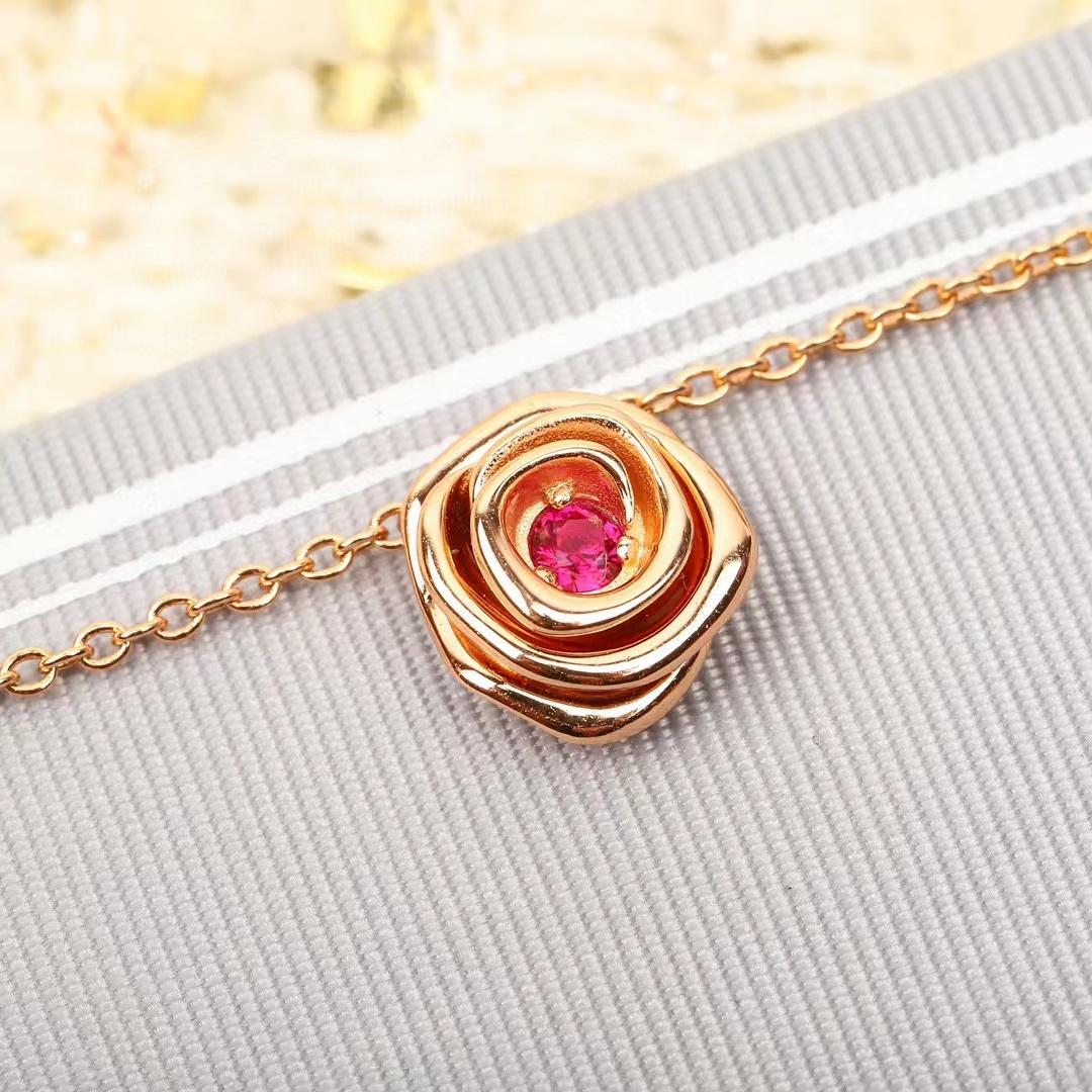 

Высокое качество Новый тренд 2023 Популярные ювелирные изделия с розовыми цветами и лозами Ожерелья для женщин Демонстрируют темперамент Оригинальный подарок Цирконий коричневый