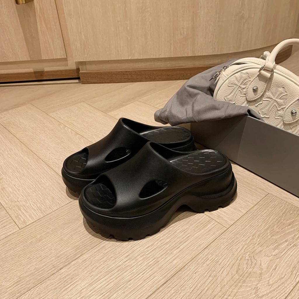 Grape mother has the same ultra-light stepping on shit feeling EVA versatile hollow open-toed cool slippers women's round head thick bottom heightenin