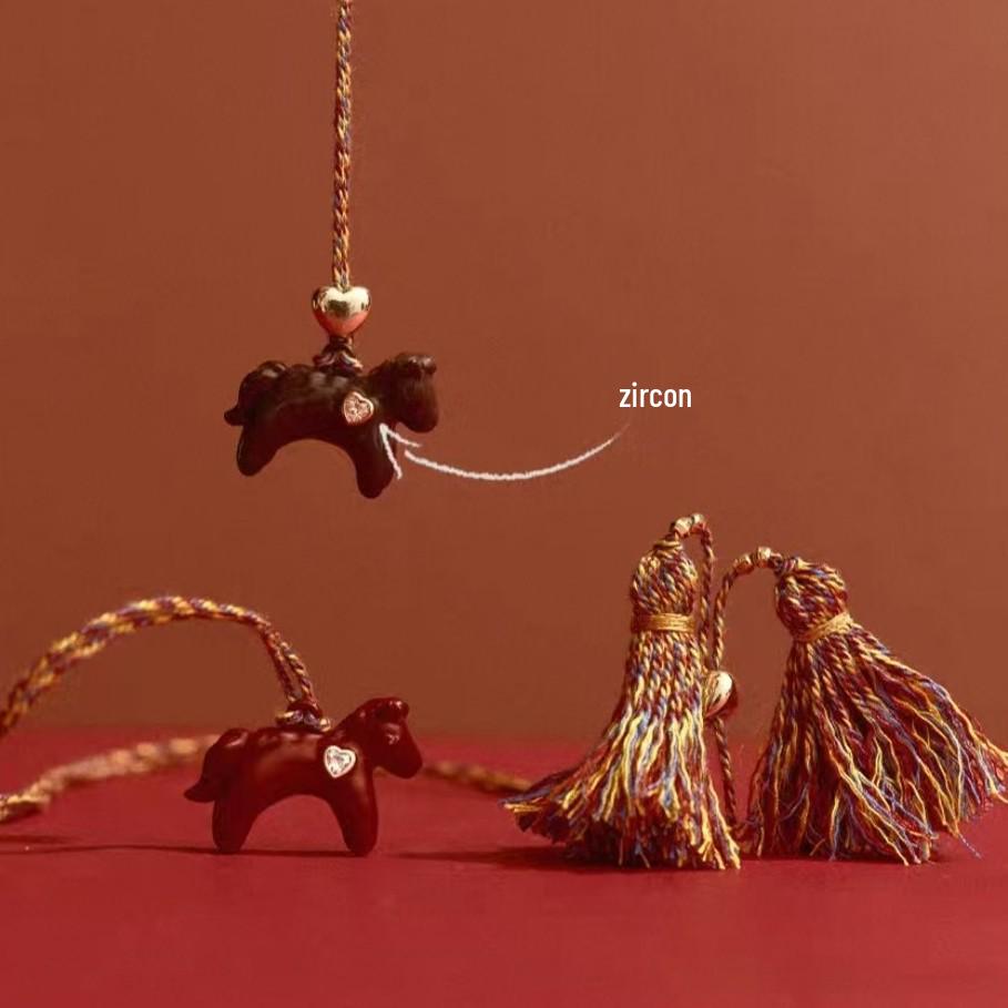 Chic Pony Pendant Necklace: Stylish and Unique Design for Women