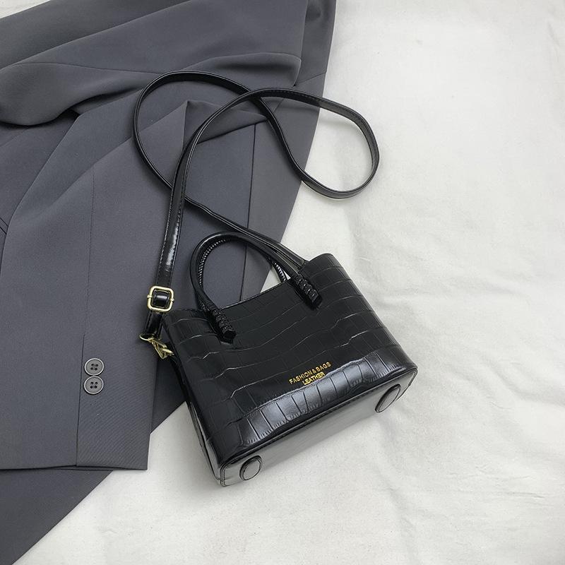 Сумка высокой ценности, женская портативная сумка-ведро, простая повседневная нишевая сумка на плечо. чёрный