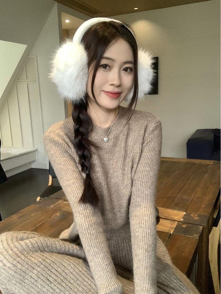 Women's French-Style Sweater Set: Autumn/Winter High-Waist Wide-Leg Pants, Lapel Vest, and Knitwear Three-Piece Set.