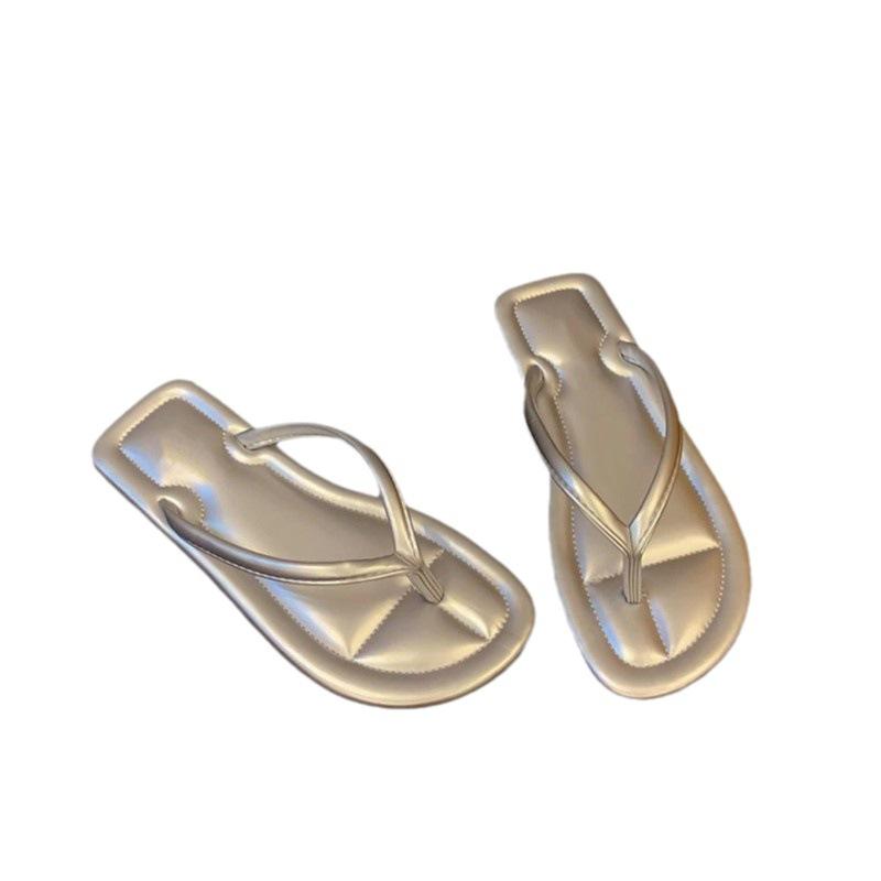 Large size flip-flops women's summer outer wear fashion 2025 new flat bottom clip toe sandals beach shoes foreign trade