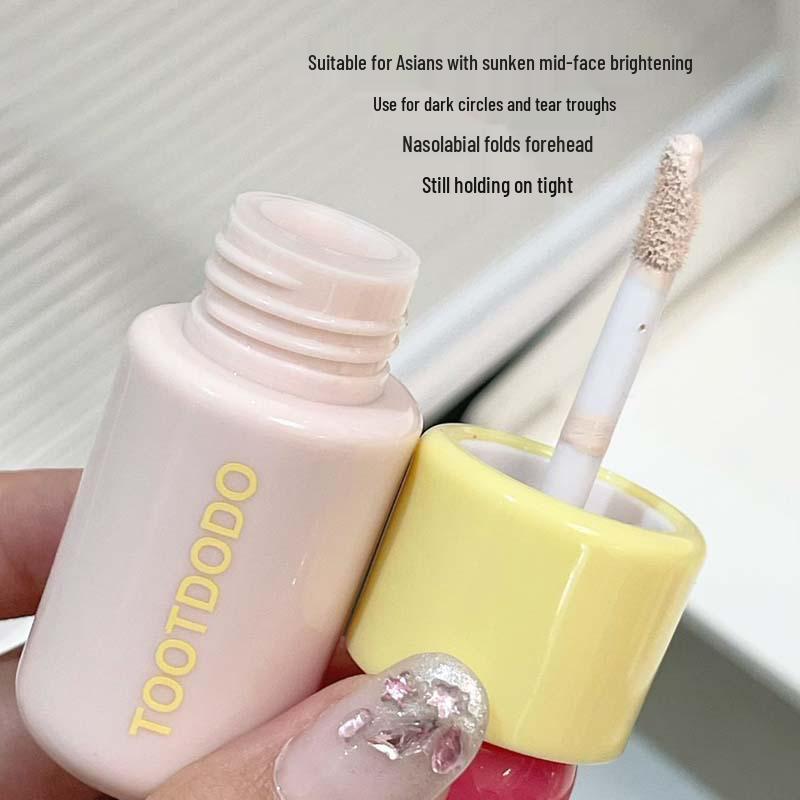 Lightweight, hydrating, waterproof concealer & foundation for lasting coverage and easy application, perfect for tear troughs and contouring.