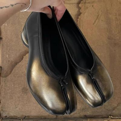Version coréenne de sabots de porc rétro niche à bout fendu, ballerines à talons épais, chaussures simples, nouvelles chaussures en cuir petites et à la mode pour femmes 2025