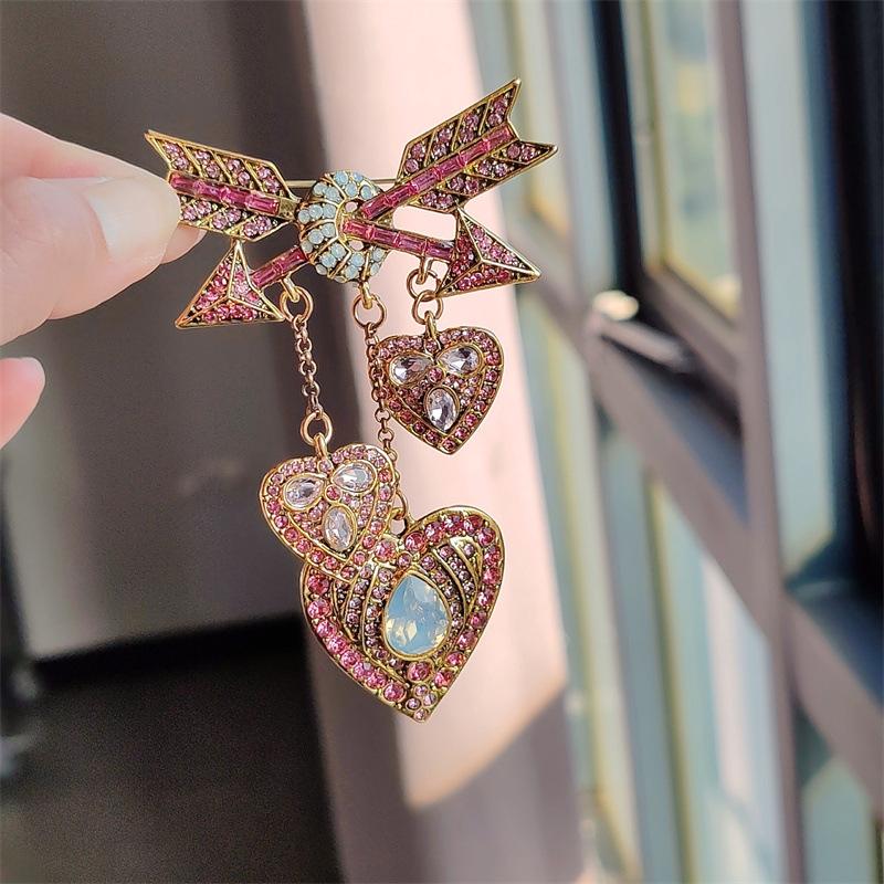 Cupid s Love Arrow Brooch Design, Medieval Heart-piercing Arrow Tassel Brooch Accessories 3CM*5CM