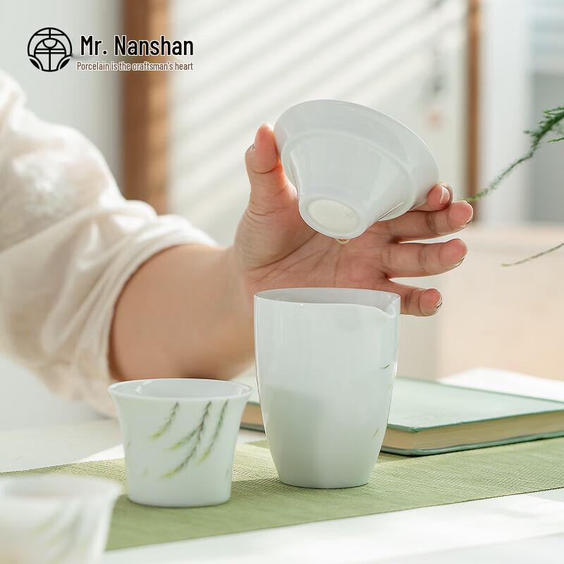 Hand-painted White Porcelain Tea Strainer