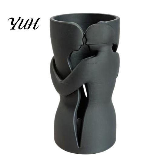 Minimalist Desktop Sculpture Decor Couple Embracing Abstract Vase, Matte Black Decorative Sculpture, Modern Style Elegant Home Accessories Artistic