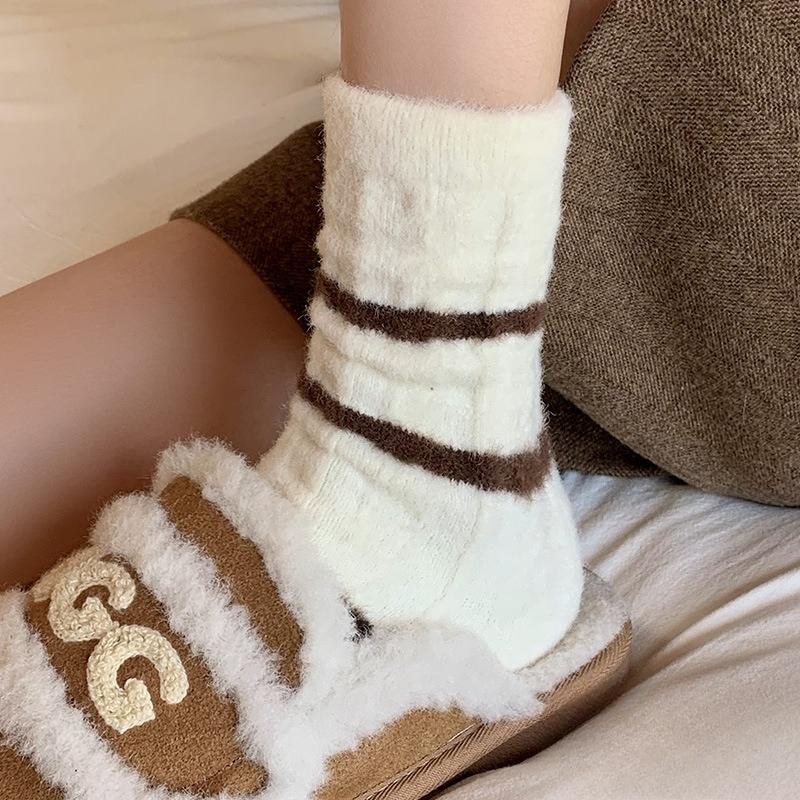 

Fall/Winter Coffee-Colored Striped Socks - Fashionable Mid-Calf Socks with Thickened Design for Warmth and Comfort for Daily Wearing 1 pair