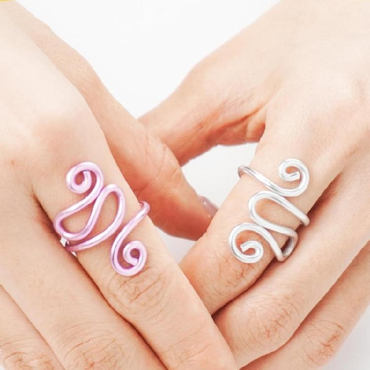 5Pcs Adjustable Knitting Loop Ring Crochet Loop Metal Yarn Guide Finger Holder