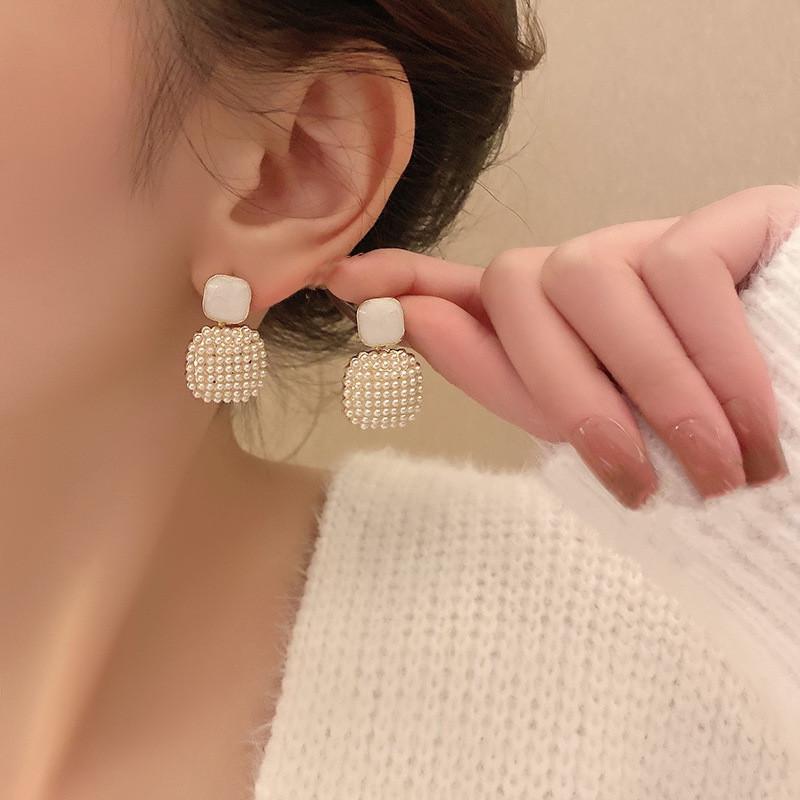 Elegant 925 Silver Pearl Earrings - 2022 Trendy Korean Dongdaemun Design for a Luxurious Feel