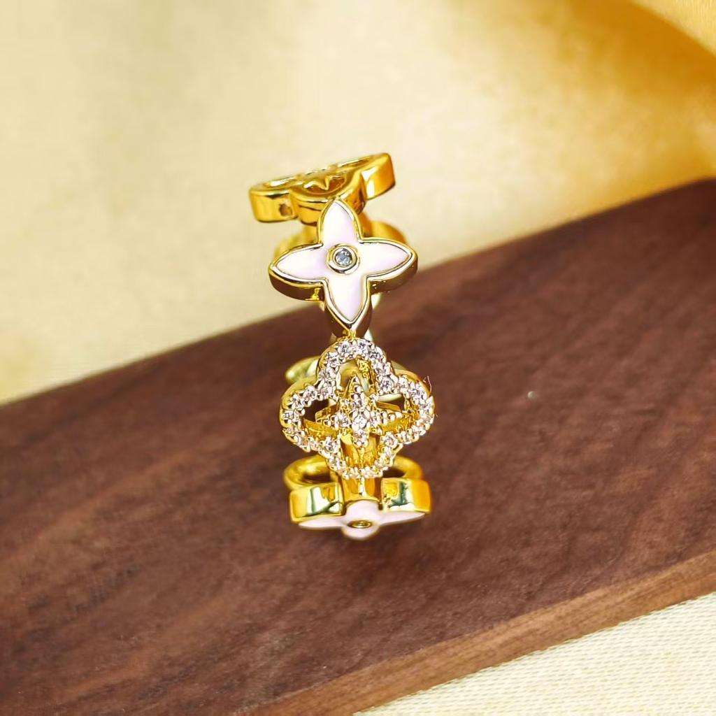 Lucky Four-leaf Clover Opening Hollow Ring Female Light Luxury Temperament Does Not Lose Color Finger Ring