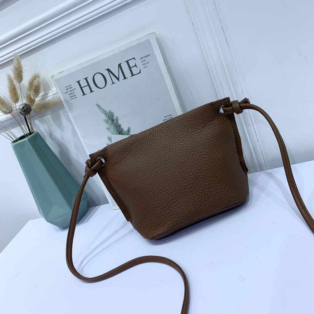 Cowhide Niche Design Women's High-end Shoulder Messenger Bag Fashionable and Simple Versatile Bucket Bag