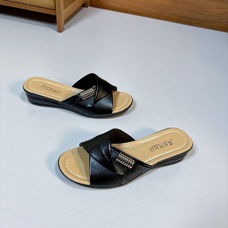 

Летняя уличная обувь Новые тапочки Удобные женские сандалии Большой размер Противоскользящая плоская подошва 43