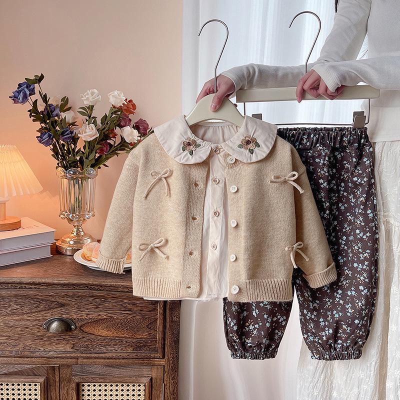 

Модный трехпредметный комплект для девочек с цветочным бантом - Весна/Осень 2025 120cm грязно-белый