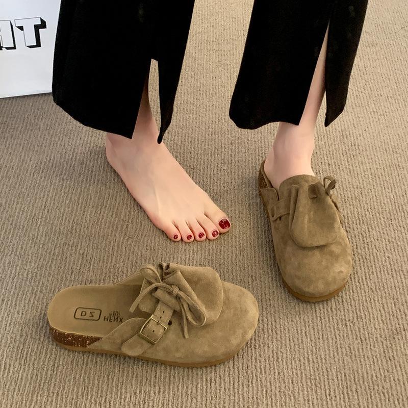 A Lazy Woman In Baotou Wearing A Pair of Retro Lazy Boken Shoes In Spring and Summer