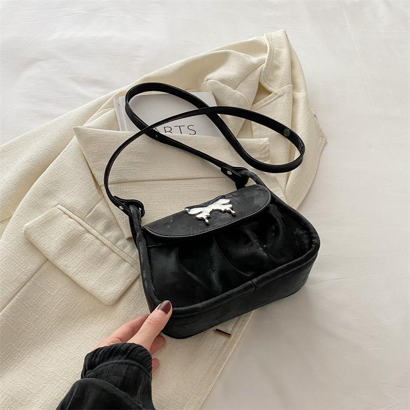 

Простая повседневная сумка подмышкой для женщин 2024 года, весна-лето, красивая, индивидуальная, модная, маленькая квадратная сумка, фактура, сумка-мессенджер через плечо чёрный