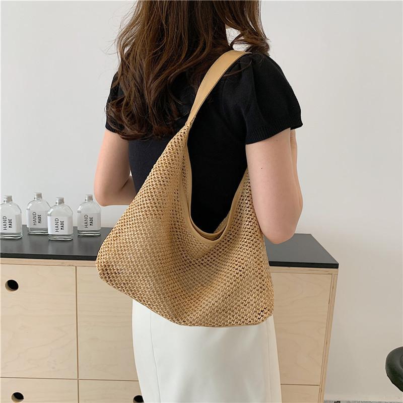 Retro Woven Tote Bag For Women Large Capacity Beach Shoulder Handbag With Magnet Closure