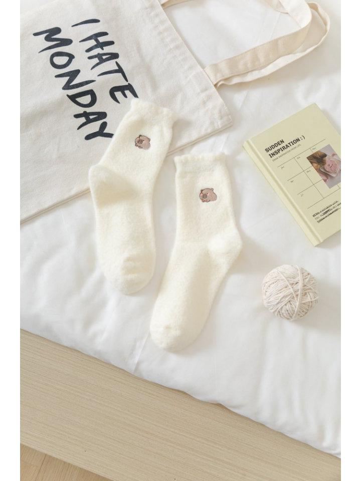 Capybara Wool Plush Mid-Calf Socks for Women - Thick, Warm Autumn/Winter Sleep and Postpartum Socks