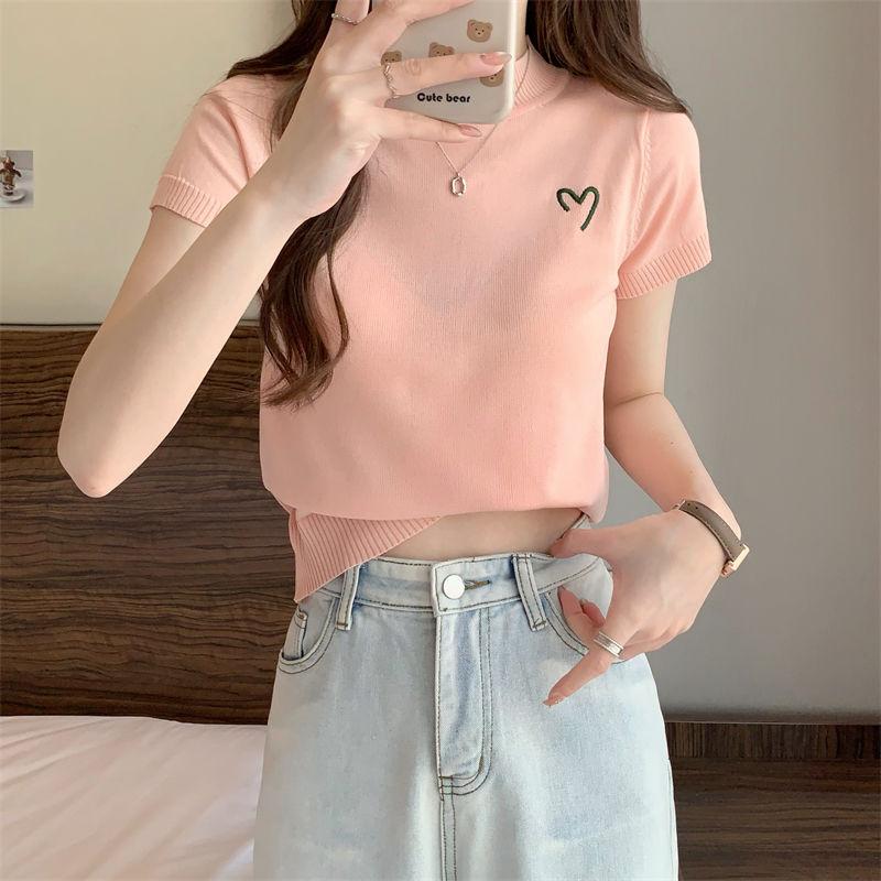 

Відчуття дизайну: Нішевий любовний вишитий в язаний светр для жінок на весну, корейська версія, напіввисока горловина, однотонний топ з короткими рукавами L