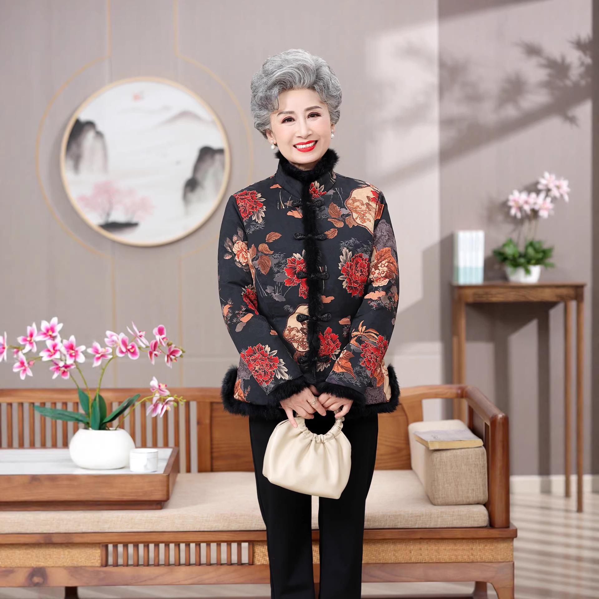 

Chinese Style Down Jacket: Enhanced Tang Suit for Mid-aged & Elderly Women with Frog Button, Velvet Lining, Print Design & Duck Down Filling 4XL (135-150 kg recommendation) чёрный