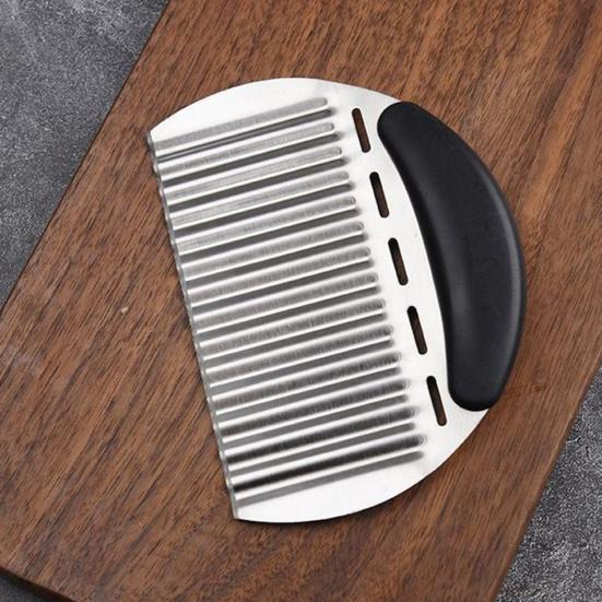 Stainless Steel Potato Cutter Crinkle Chopper for Vegetables Fruits Easy To Use Wavy Blade Design Ergonomic Handle French Fry Slicer for Carrot