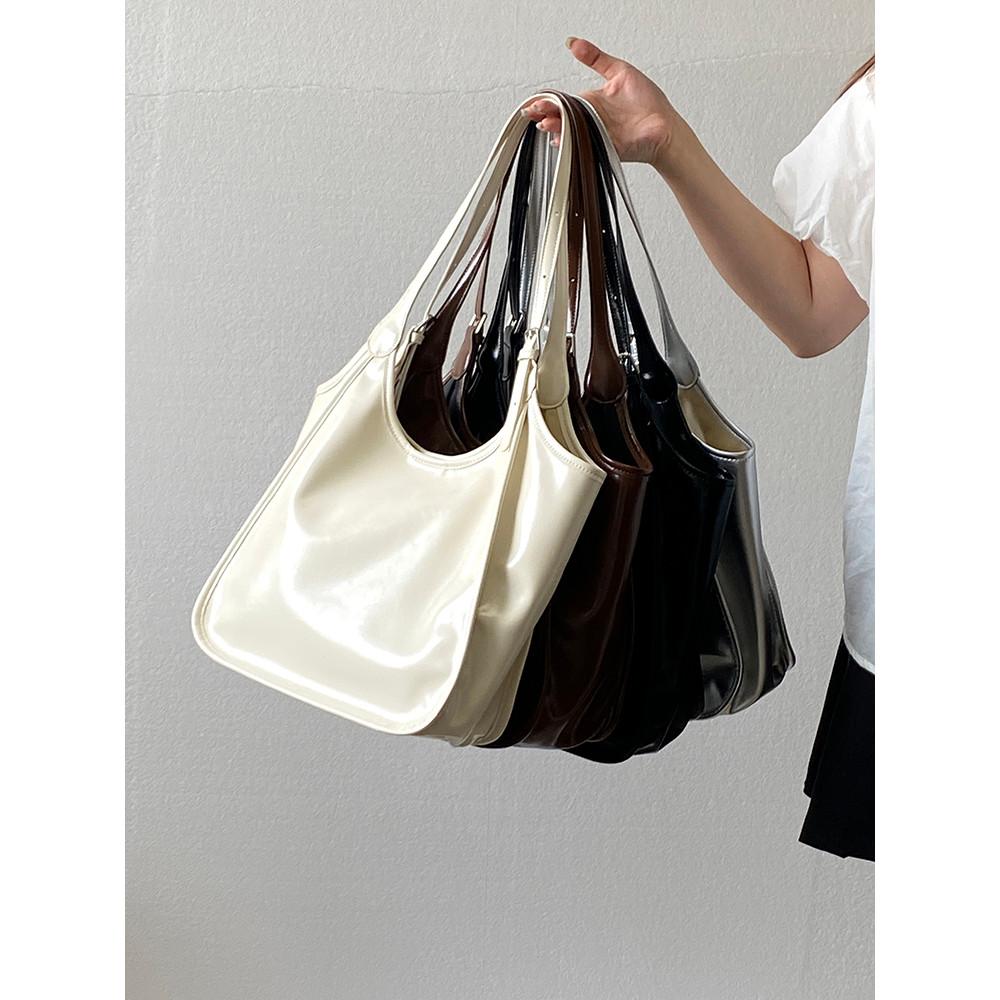 IELGY All-Match Commuter Beige Large-Capacity Portable Shoulder Bag