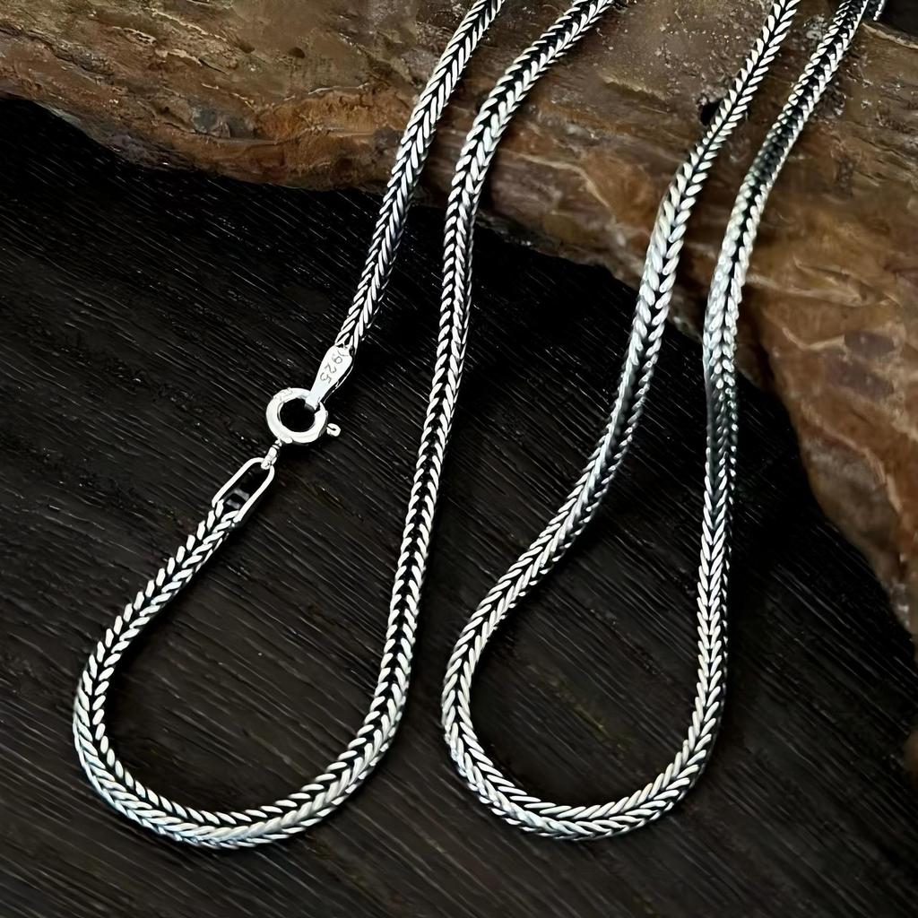 S925 Sterling Silber Pullover-Kettenhalskette mit quadratischem Anhänger und geflochtenem Fuchsschwanz-Design für Damen und Herren.