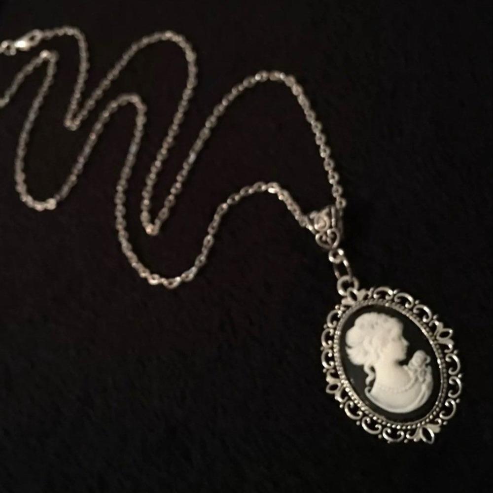 Vintage Ladies Cameo Pendant Black Necklace 18 Inch Chain Steampunk Ladies Silver