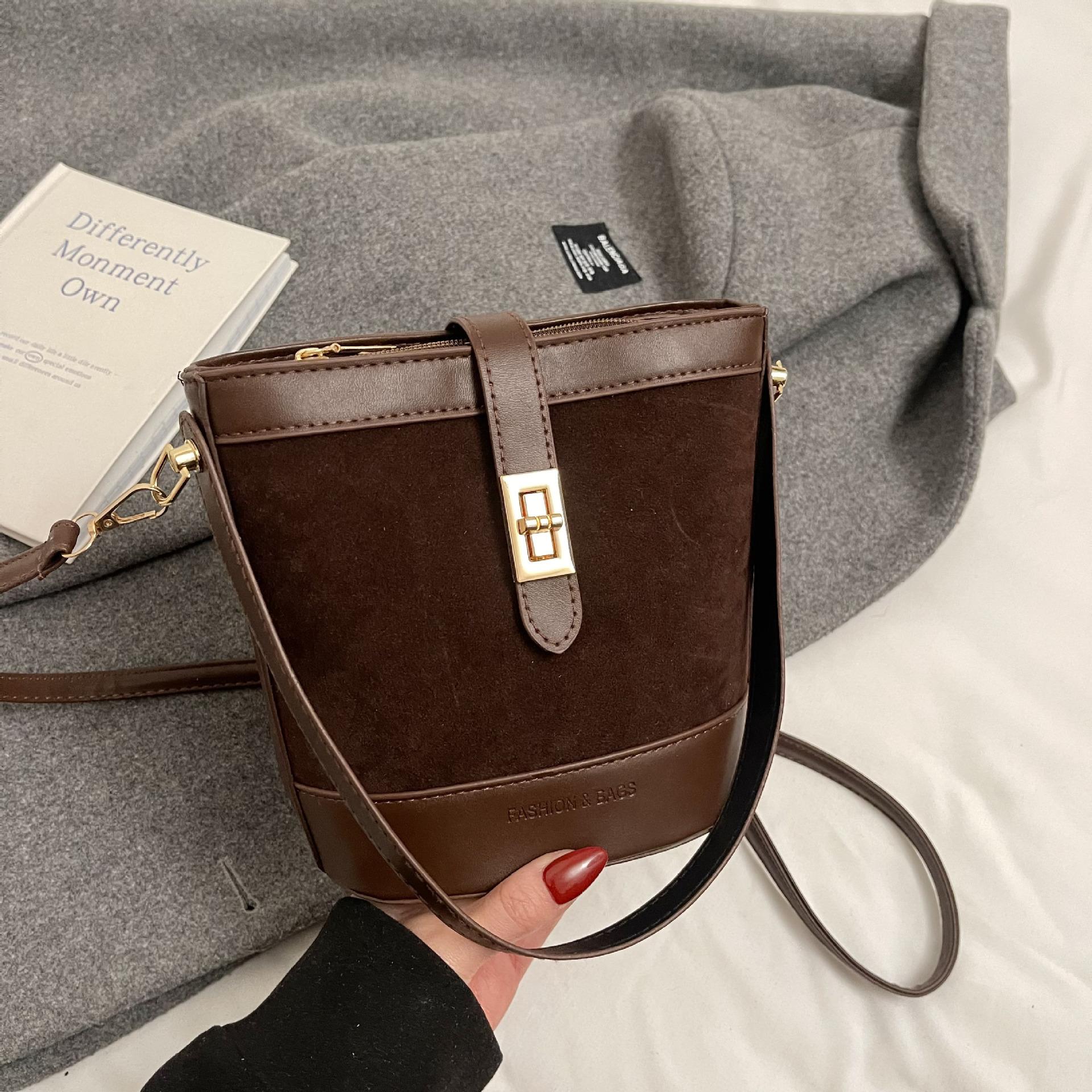 Сумка премиум-класса 2025 новая женская сумка зимняя ретро сумка-мессенджер популярная замшевая портативная сумка-ведро