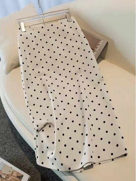 Plus Size Black Polka Dot A-Line Skirt for Pear-Shaped Women - Slimming Autumn Mid-Length Style