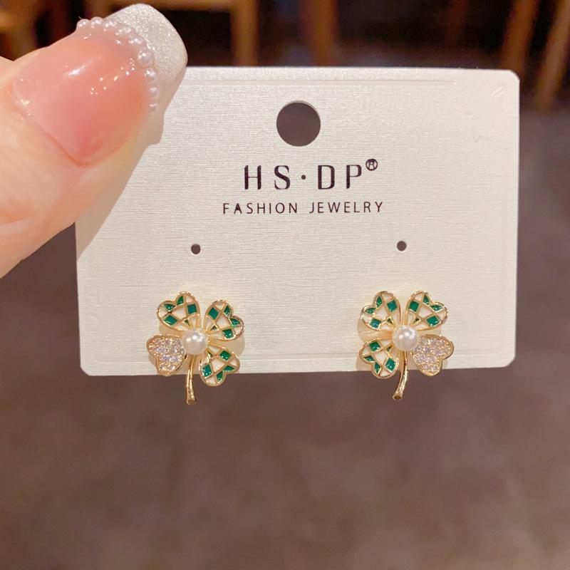 Summer Elegant Zircon Four-Leaf Clover Stud Earrings - Stylish, Versatile, Light Luxury Niche Design for Women