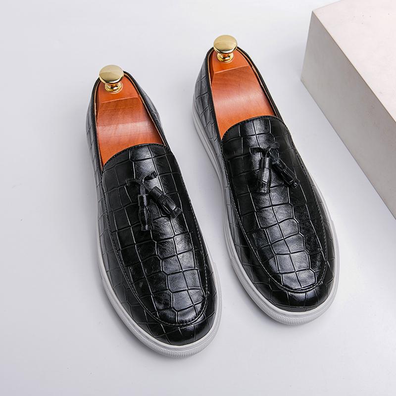 Classics Men Loafers Slip On White Wedding Men Shoes Casual Man Dress Men Fashion Moccasins Business Luxury Leather Shoes Men