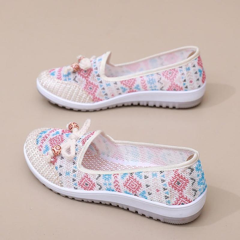 Sommer Damen Stoffschuhe Stickerei Handgewebt Flach Chinesischer Retro-Stil Atmungsaktives Mesh Freizeitschuhe Mama Schuhe für ältere Frauen