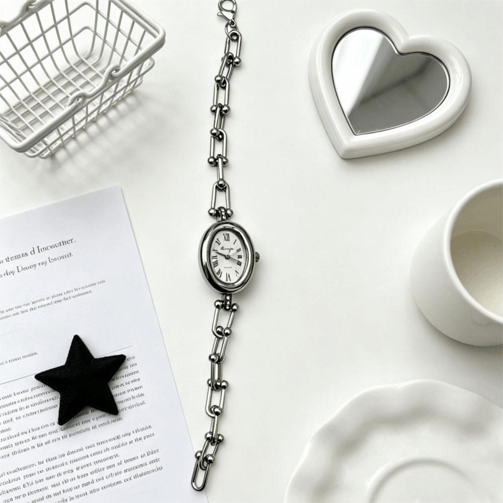 

Elegant Wristwatch Oval Bracelet Watch New Ladies Watch A
