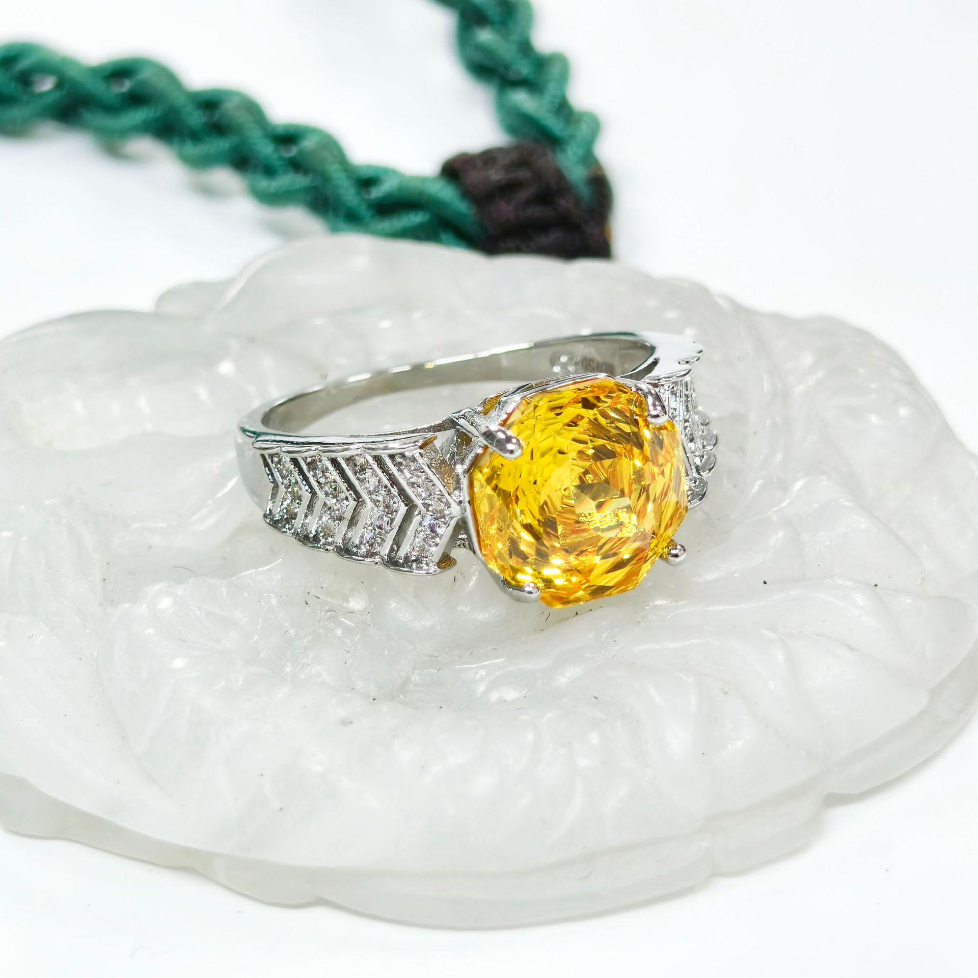 Gesen Jewelry 2025 Yellow Zircon Square Ring with Arrow Design - Elegant Light Luxury Closed-back Setting Size 8