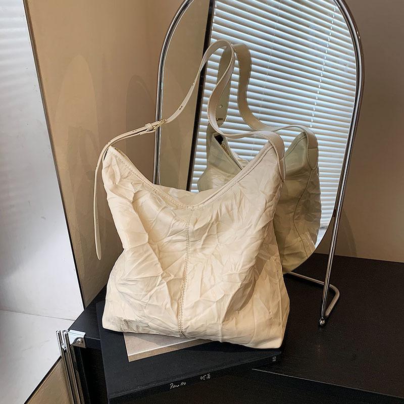 

Today s popular bags women s large-capacity new casual shoulder messenger bag pleated tote bag белый