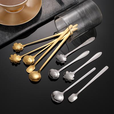 Łyżka do mieszania kawy i herbaty ze stali nierdzewnej Sakura Rose Golden Tableware Długi uchwyt Łyżki do kubków deserowych Akcesoria do sztućców kuchennych