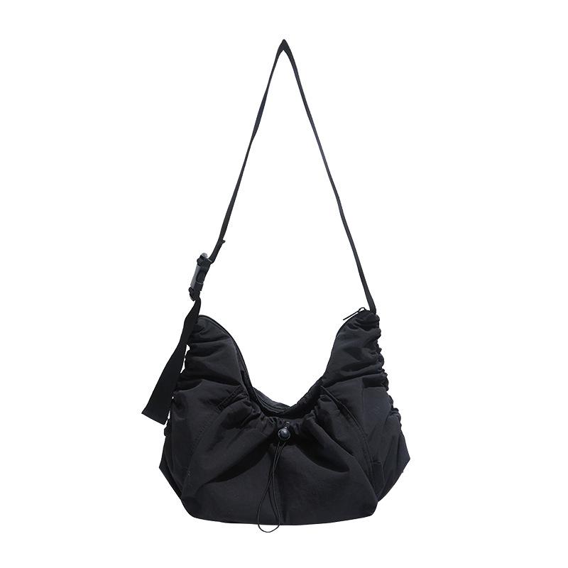 

Cloth bag women s armpit bag large-capacity messenger bag 2025 spring new simple and lightweight shoulder pleated bag commuter bag чорний
