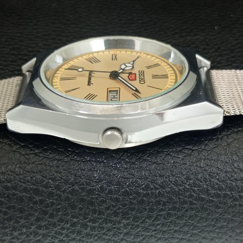 AUTOMATIC VINTAGE REFURBISHED SEIKO 5 JAPAN MENS ROMAN FIGURE WATCH a442662-1