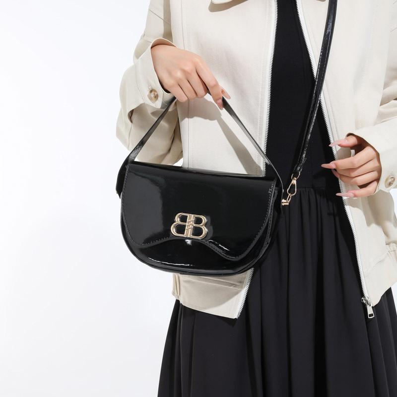 2025 new high-end sense popular underarm women's bag sense foreign style chain bag niche single shoulder crossbody versatile saddle bag