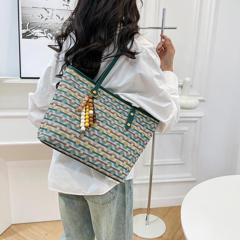 2026 New Arrival PU Leather Women's Tote Bag Retro Geometric Print Large Capacity Shoulder Bag Trendy Beaded Pendant Handbag