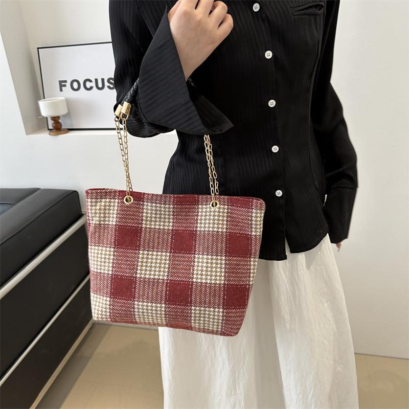 Fashionable Plaid Tote Bag For School And Daily Use With Soft Canvas Material