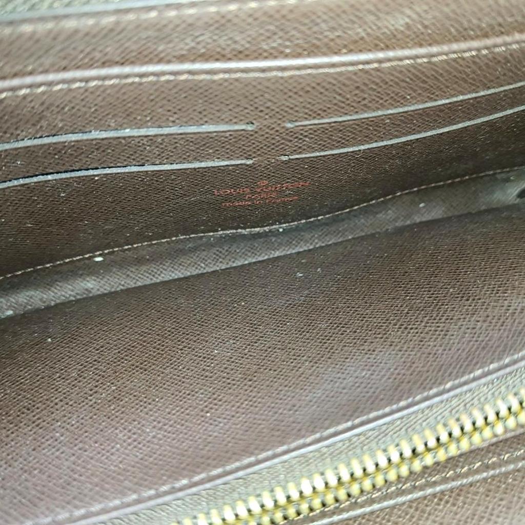 [Pre-Owned] Zippy Checkered Coated Canvas Wallet - Very Good #1FML7OS