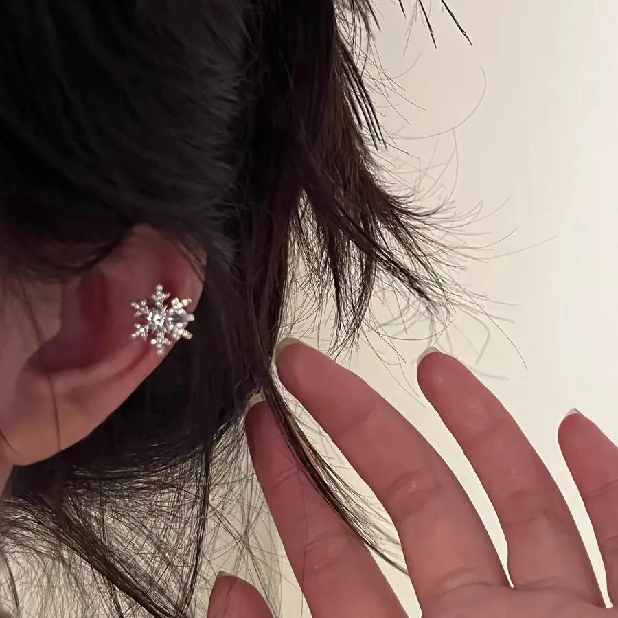 Shiny Rhinestone Snowflake Clip Earrings for Women No Perforation Fashion Exquisite Geometric Ear Cuffs Christmas Jewelry Gifts