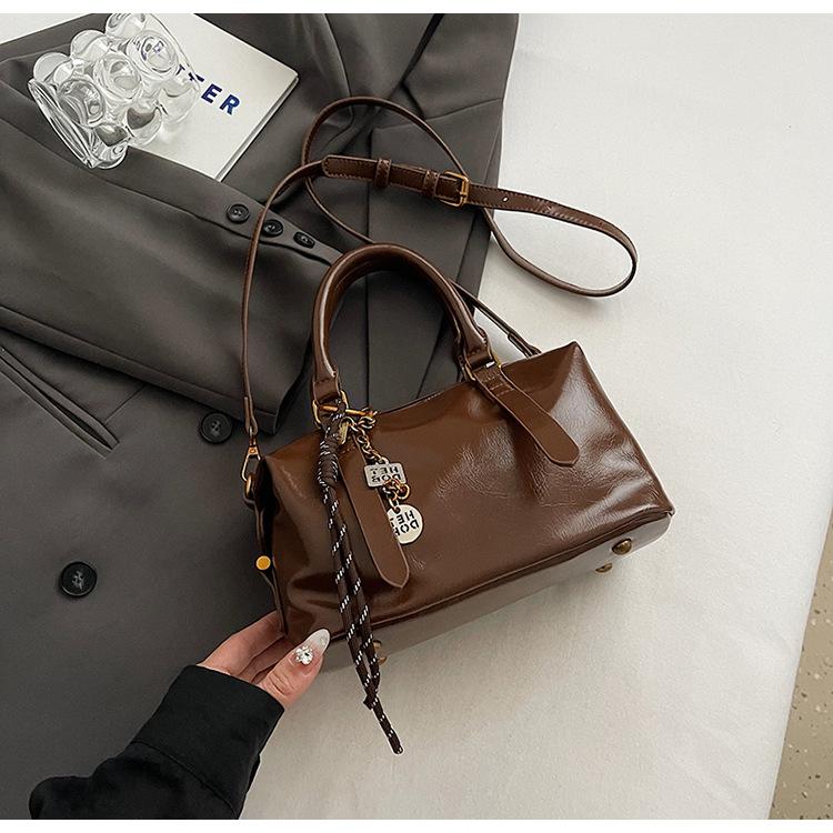 

Autumn and winter new shoulder bag light luxury high-end soft leather portable Boston bag women s versatile fashion messenger commuter bag коричневый