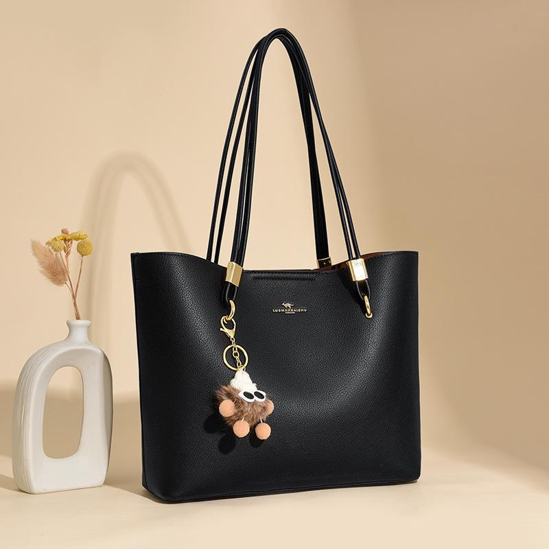 

The new women s fashionable and atmospheric commuter women s bag will give the mother a large shoulder tote bag.