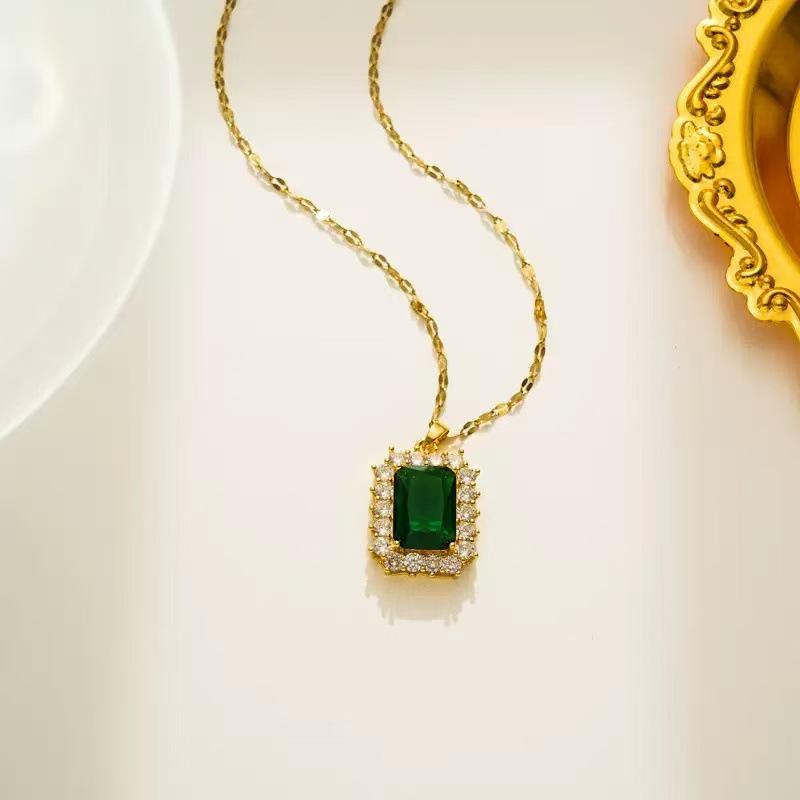 Vintage Titanium Steel Women's Pearl Pendant Necklace - Light Luxury Clavicle Chain