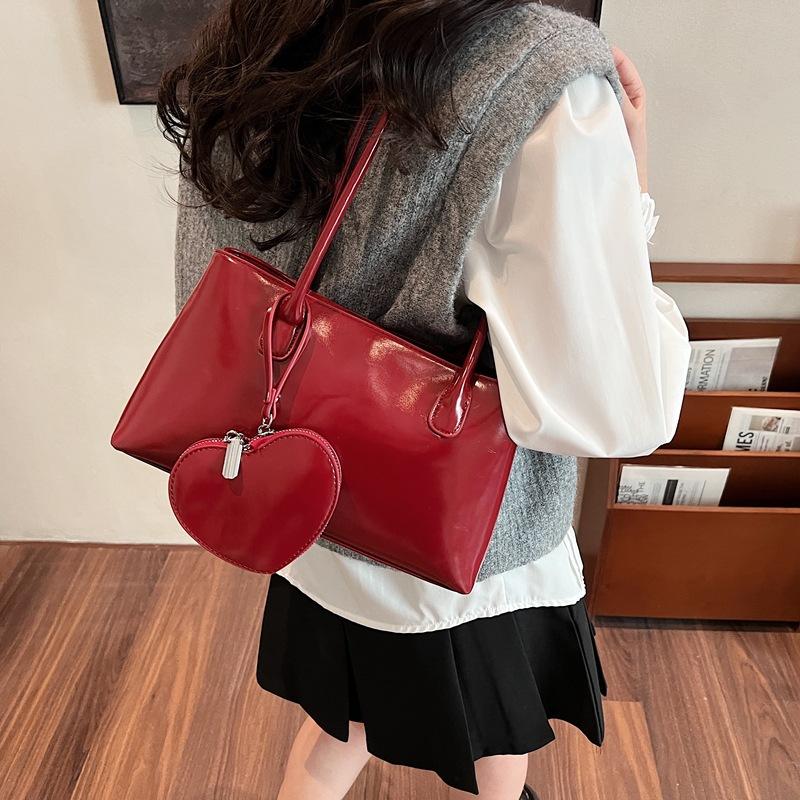 Premium sense 2025 new women's bags niche texture retro love pendant accessories